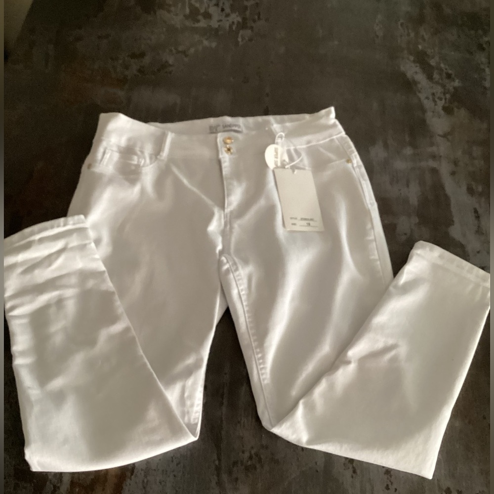 Sandpiper 3% Spandex mid rise push up ankle white jeans